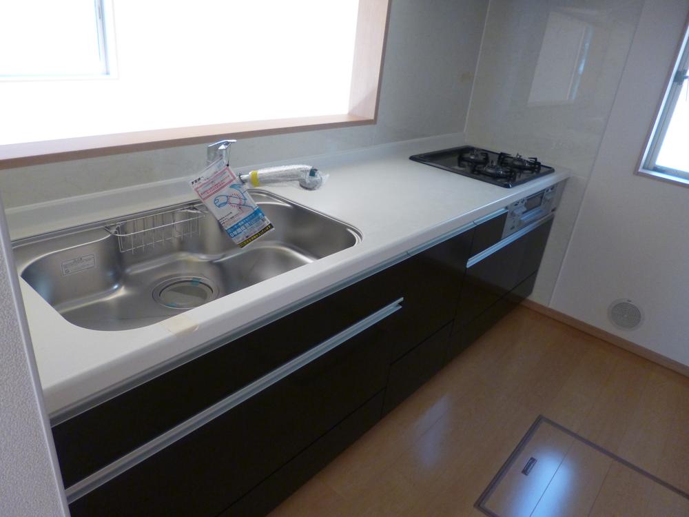 Same specifications photo (kitchen). * Different from the actual ones