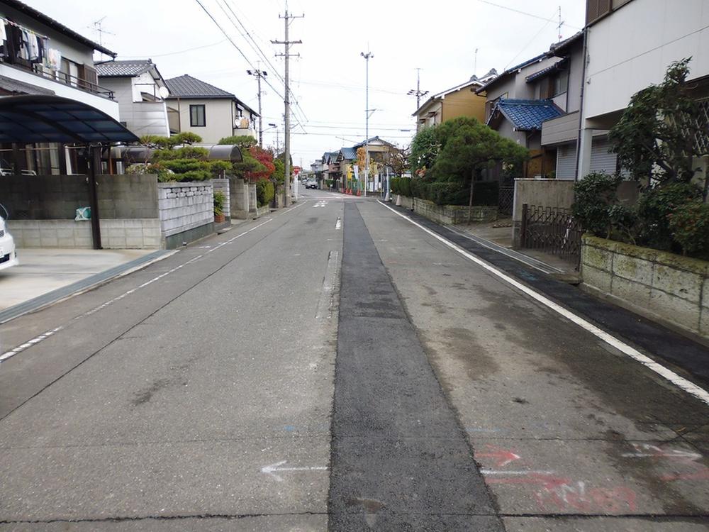 Local photos, including front road. 2013.12.2 shooting