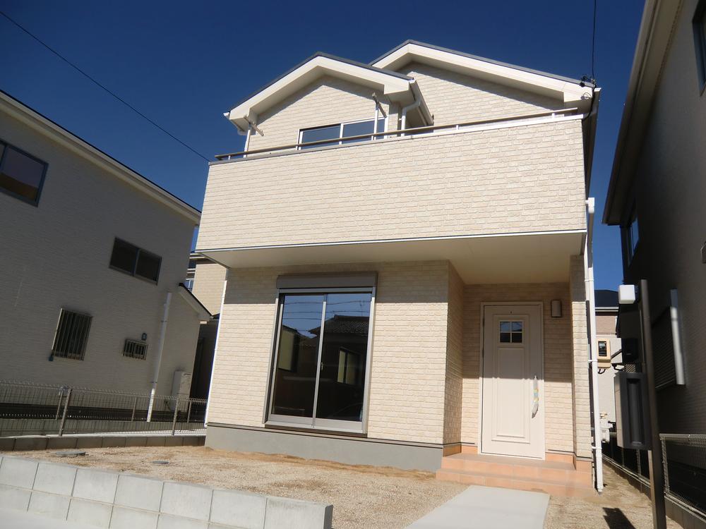 Local appearance photo. ◇ 6 Building ◇  Imposing completed! ! You can preview tour (of weekday visit also OK)  Facing south, Yang per good! !   Garden to the south  Parking Easy parallel two OK    Local (November 23, 2013) Shooting