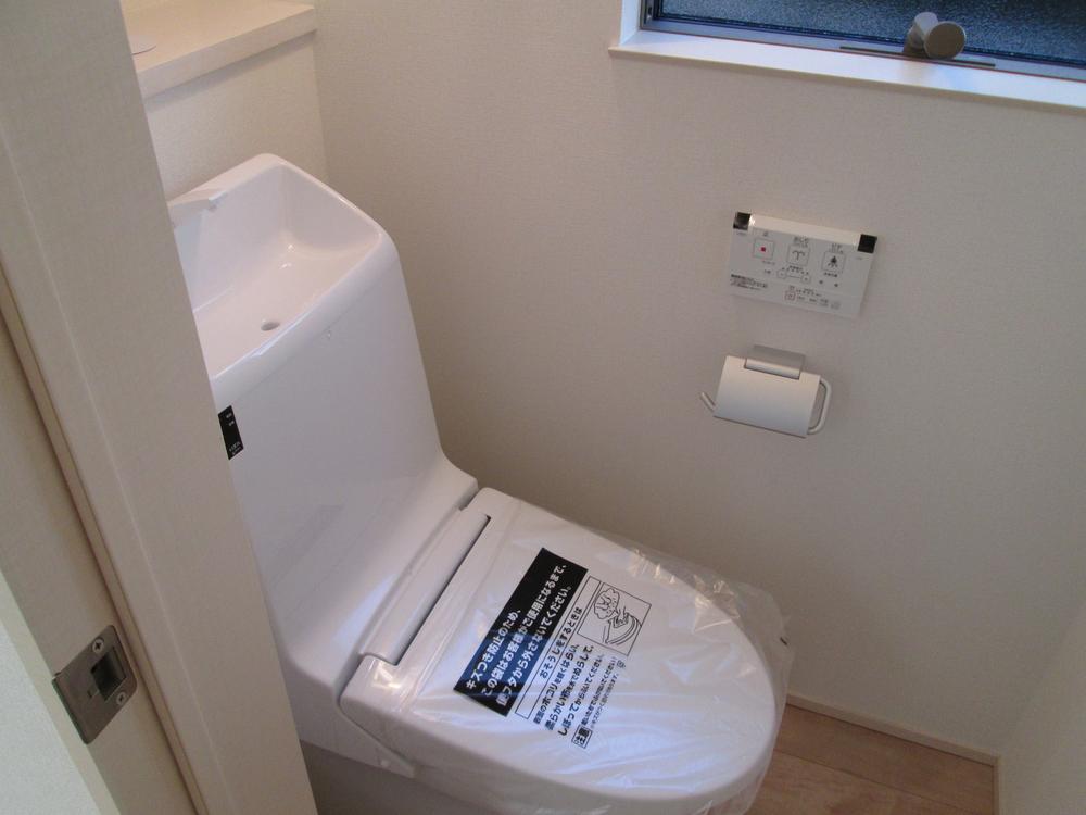 Toilet. Indoor (12 May 2013) Shooting