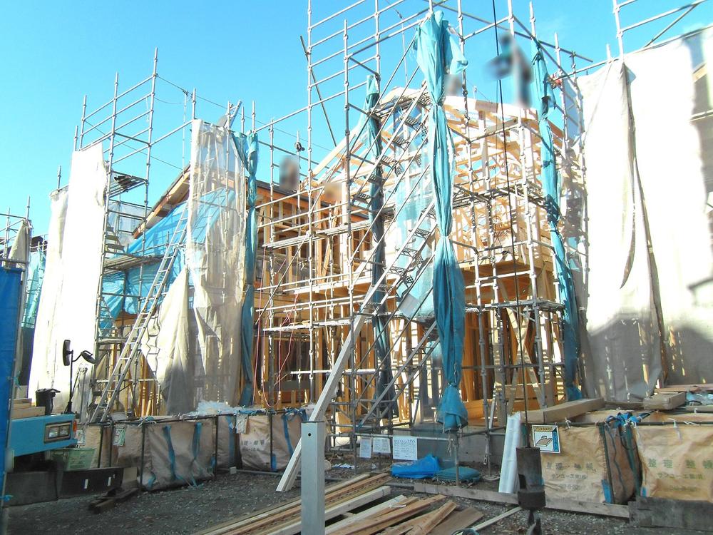 Local appearance photo. Facing south! 