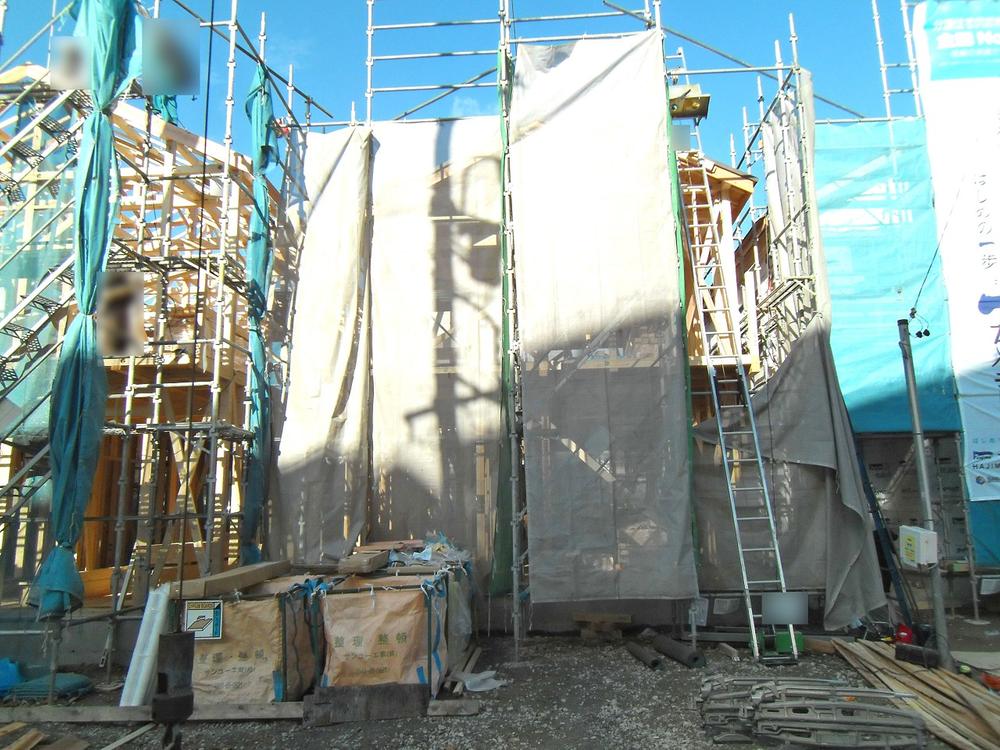 Local appearance photo. Facing south! 