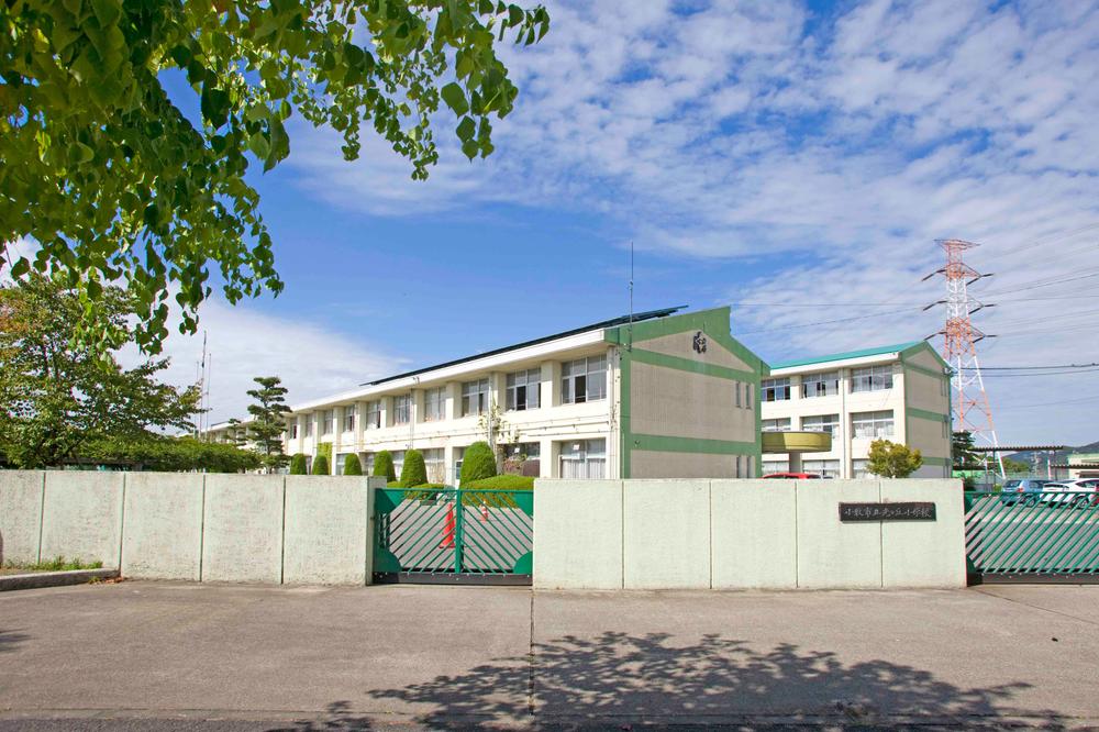 Primary school. Hikarikeoka until elementary school 870m