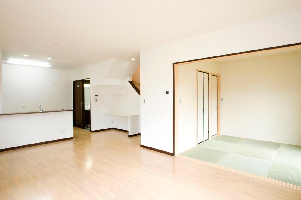 Living. LD + Japanese-style room (20-12 No. land)