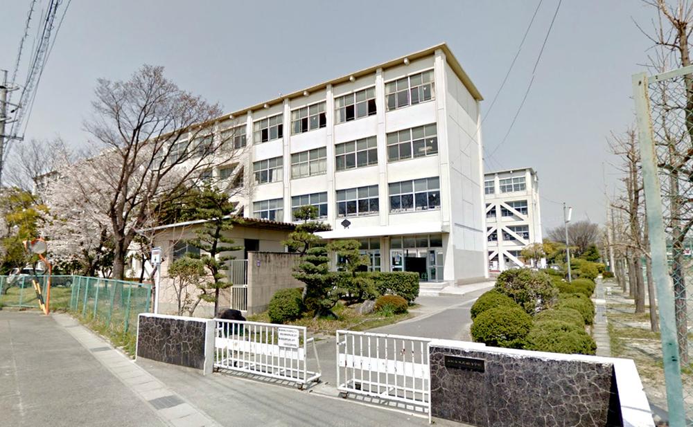 Junior high school. 1497m to Komaki City latency time junior high school