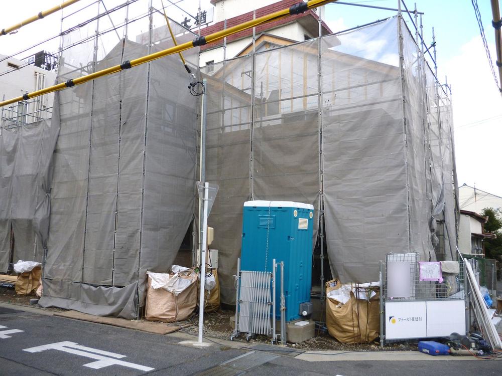 Local appearance photo. Corner lot!
