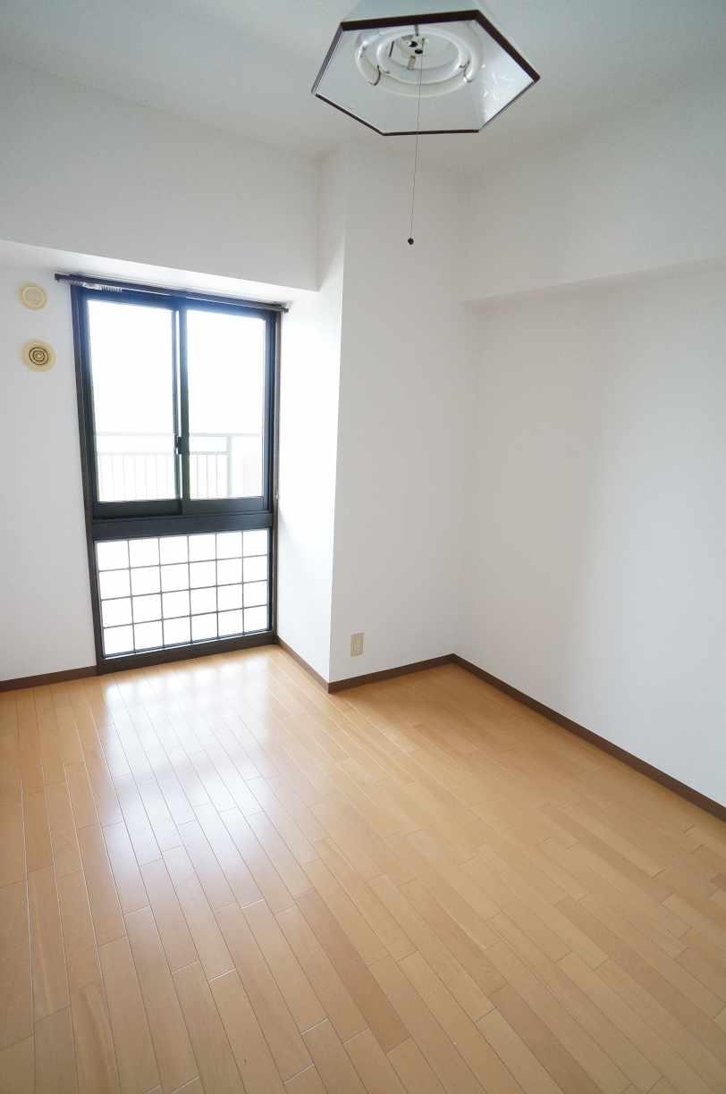 Non-living room. Room (May 2012) shooting