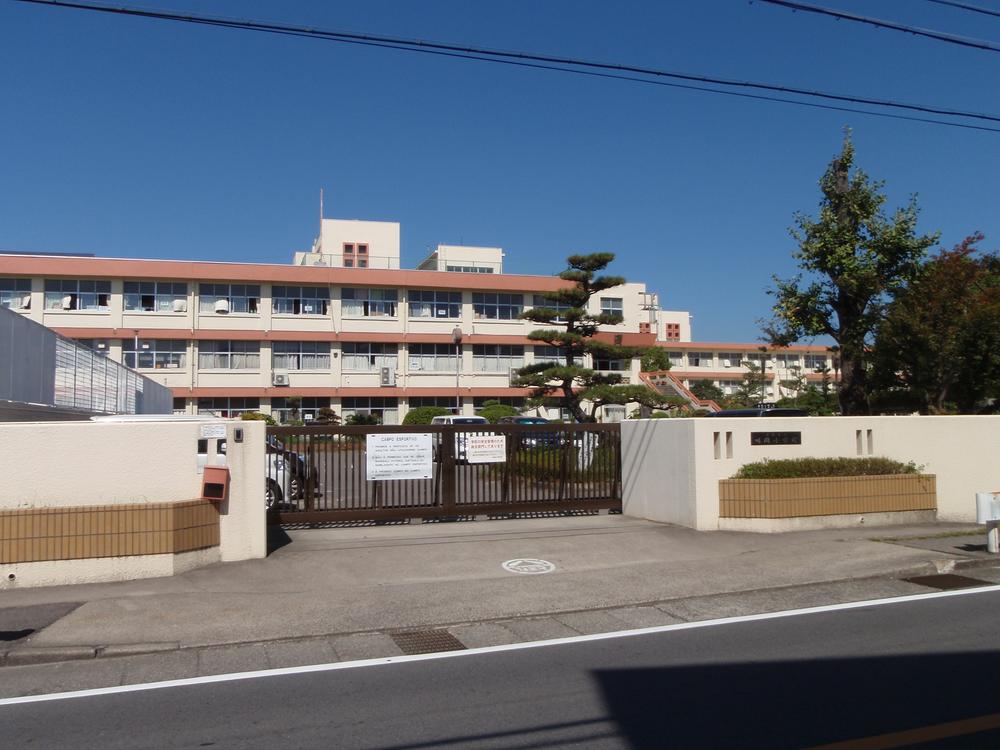 Primary school. 524m to Komaki City Ajioka Elementary School