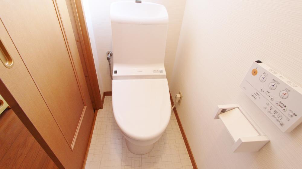 Toilet. Indoor (11 May 2013) Shooting 1F toilet, Washlet is with