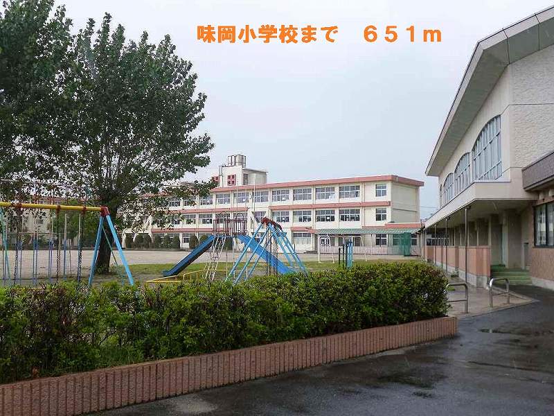 Primary school. Ajioka up to elementary school (elementary school) 651m