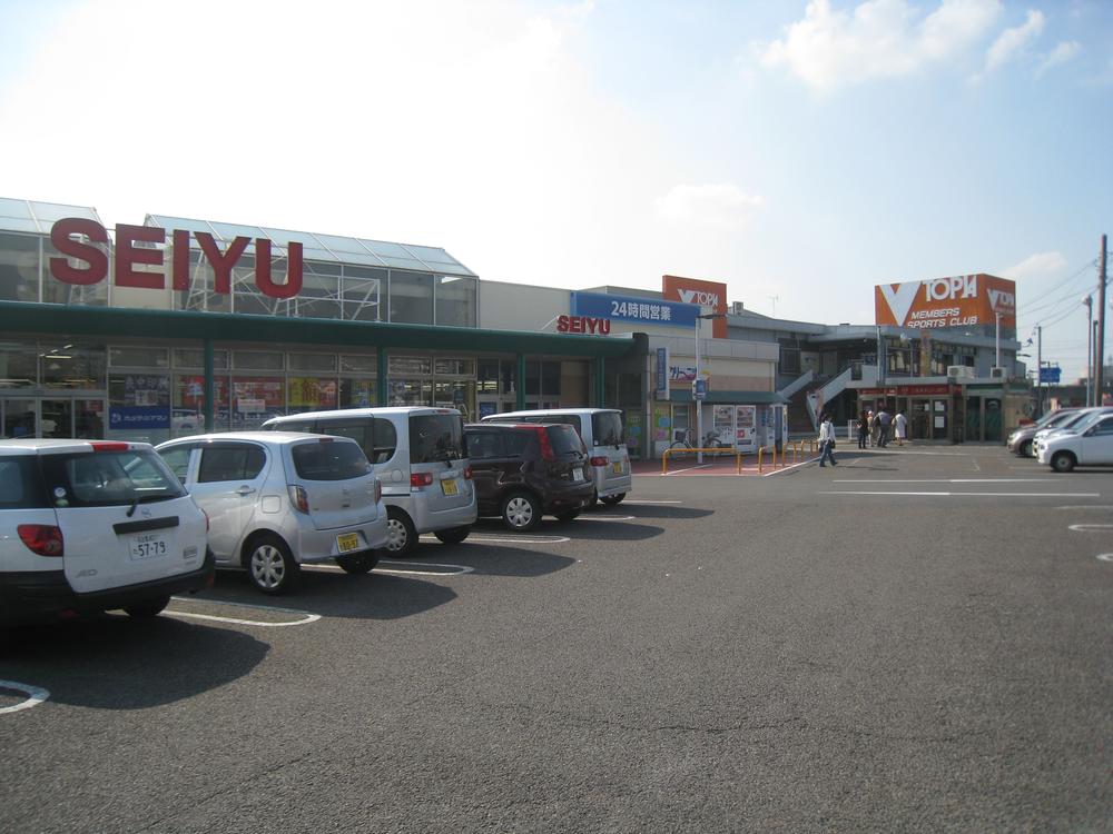 Supermarket. Seiyu Ajioka to the store 1396m