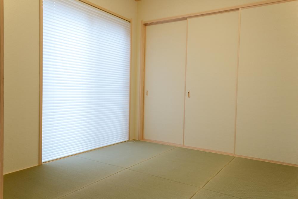 Non-living room. South-facing bright Japanese-style. 