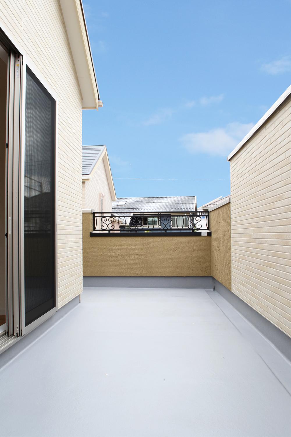 Balcony. Big balcony.