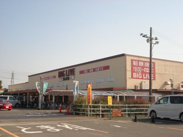 Shopping centre. Bikkuribu until the (shopping center) 1500m