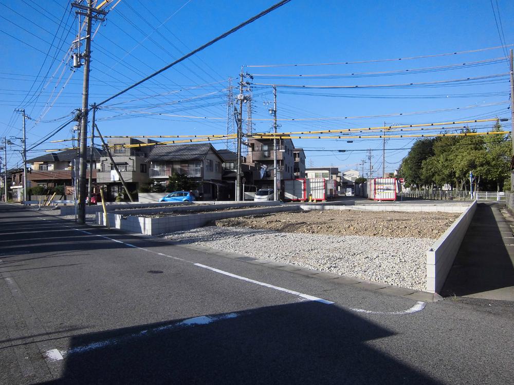 Local photos, including front road. Local panoramic view: September 17, 2013 shooting