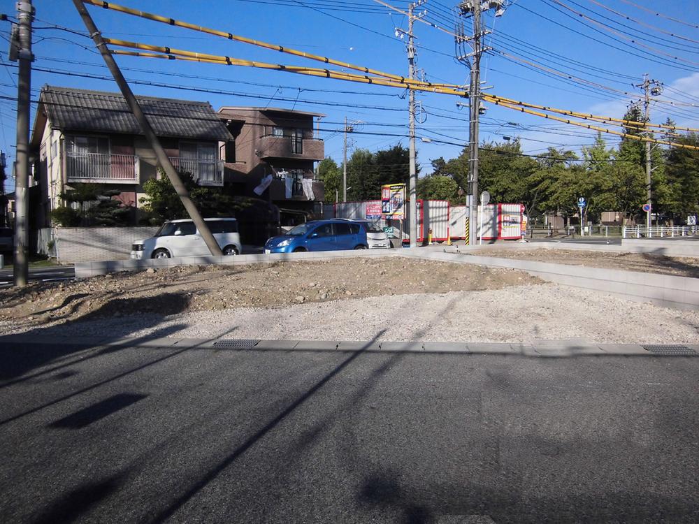 Local photos, including front road. Local: September 17, 2013 shooting