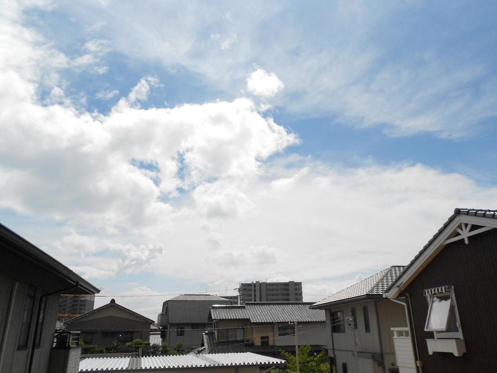 View photos from the dwelling unit. View from local (September 2012) shooting