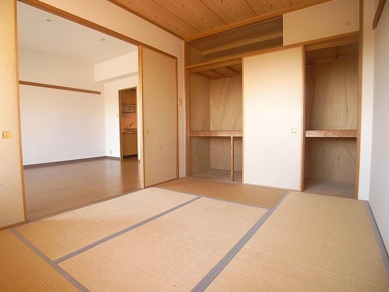 Other. Japanese-style room. With closet large capacity of 1 between half