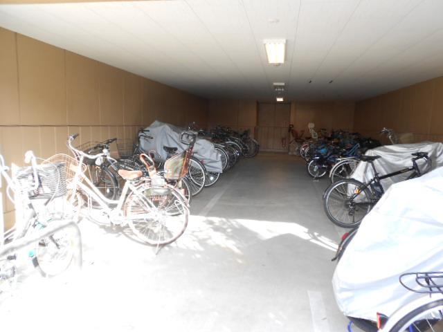 Other common areas. We photographed the parking area with a roof.