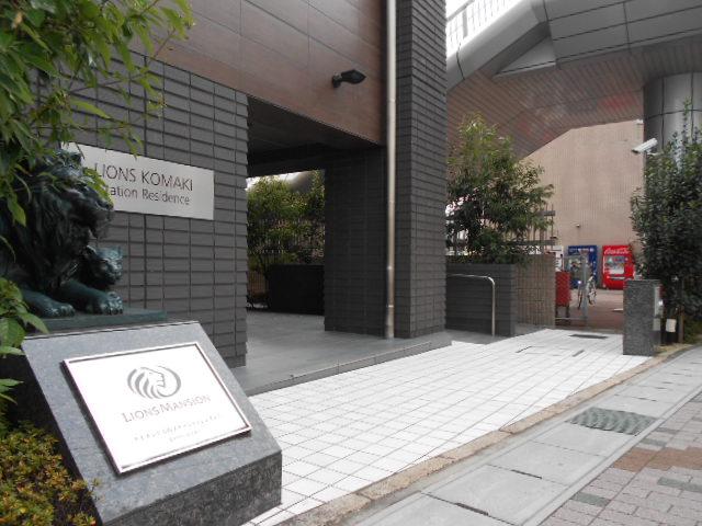 Entrance. There is a slope to the entrance right, You can easily enter and leave even if you are using the strollers and wheelchairs.