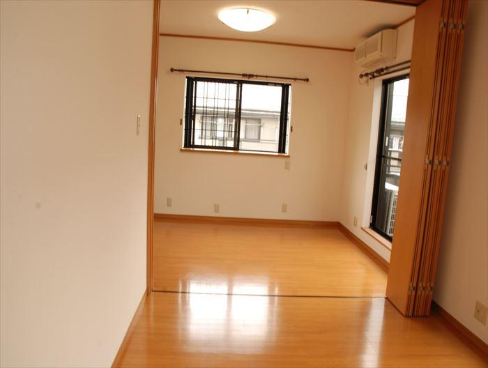Non-living room. Second floor of DK is available widely and take a partition
