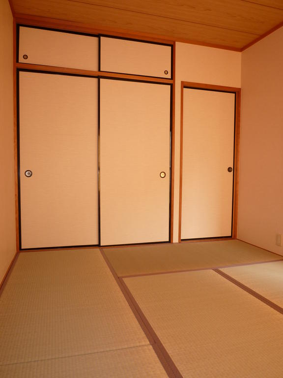 Living and room. Thing is also good for calm in the tatami rooms