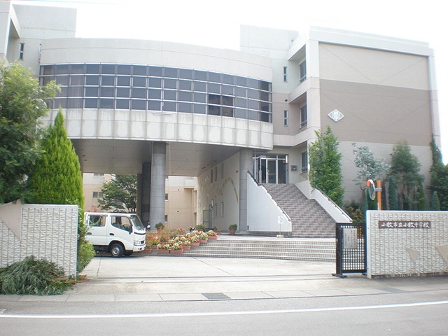 Junior high school. 1085m to Komaki Municipal Komaki junior high school (junior high school)