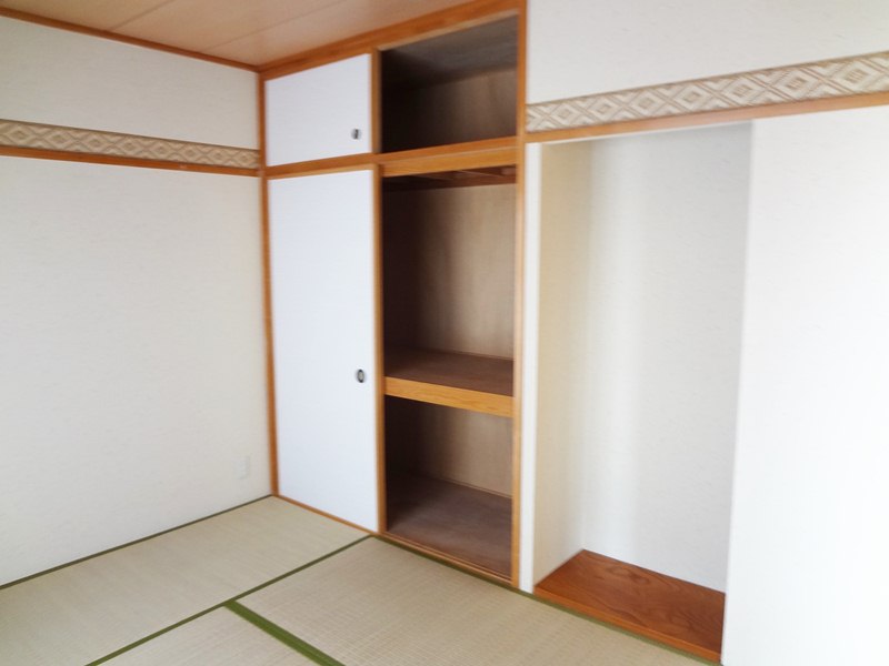 Living and room. Housed in the Japanese-style room ・ There alcove. 