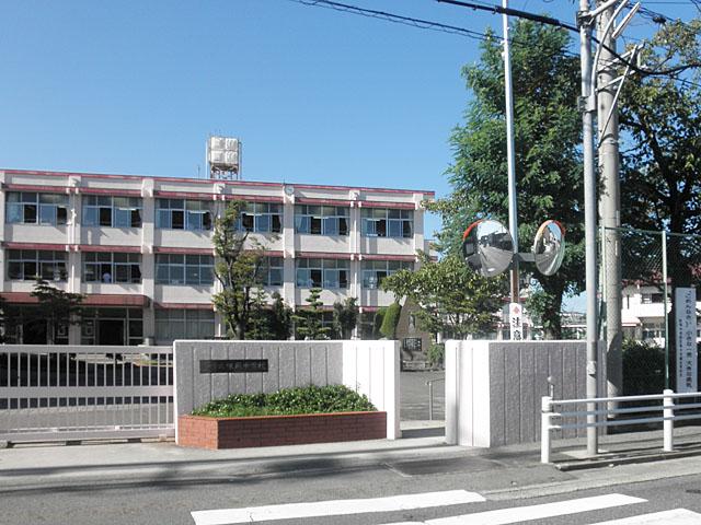 Junior high school. Ajioka 1090m until junior high school