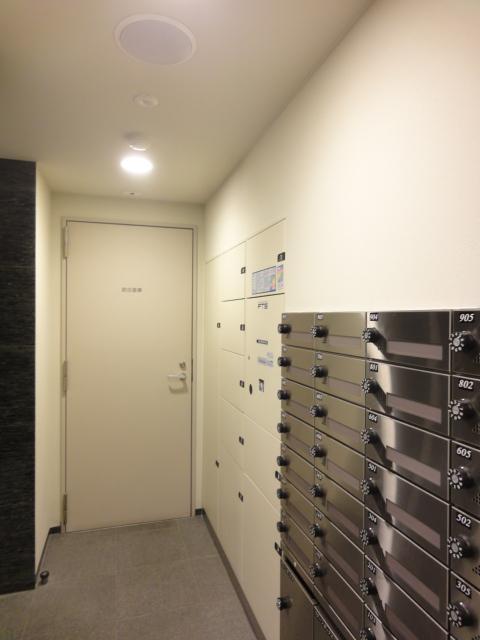 Other common areas. Also equipped with convenient home delivery box in the absence, It is equipped with disaster prevention stockpile warehouse in the back.