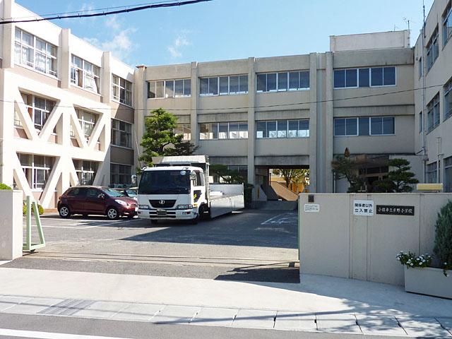 Primary school. Komeno to elementary school 1100m