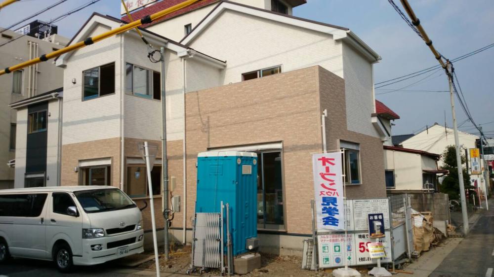 Local appearance photo. Building 2 (2013.12.9 shooting) nearing completion! 
