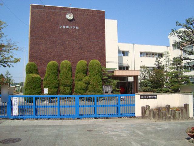 Primary school. 648m to Gen Komaki elementary school