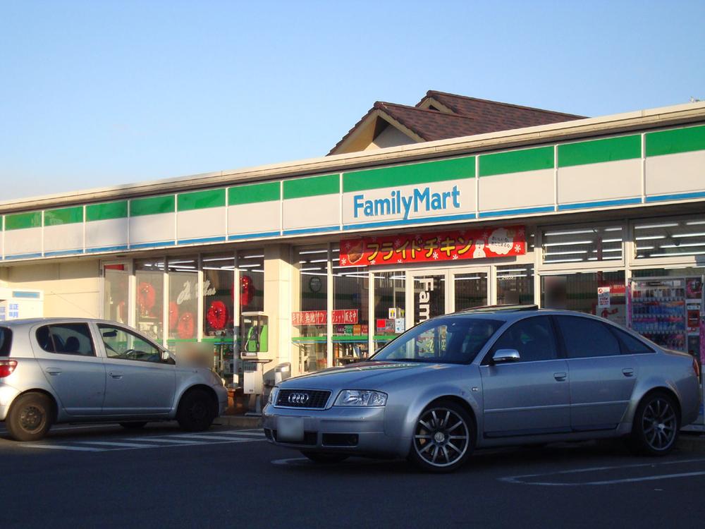 Convenience store. 663m to FamilyMart Komaki Powers shop