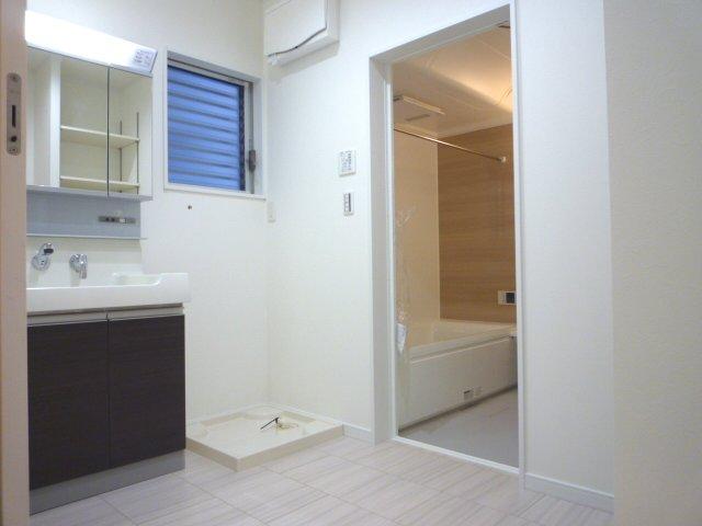 Wash basin, toilet. First floor basin spacious 1.5 square meters