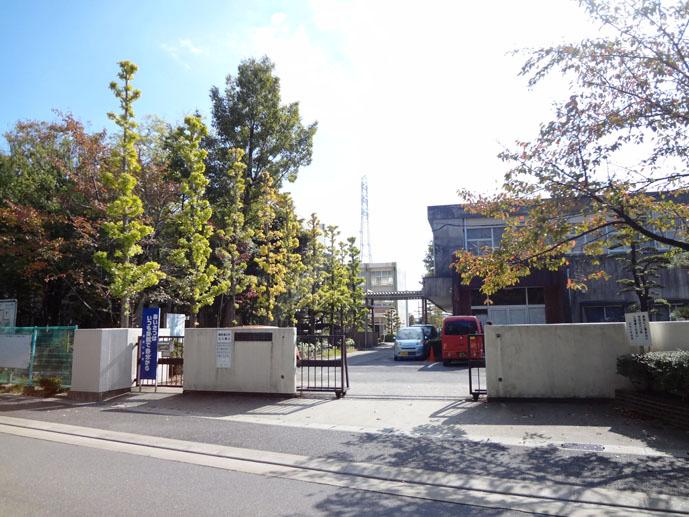 Primary school. 1-minute walk of Komaki also school of stand Honjo up to elementary school 80m 6-year peace of mind! 