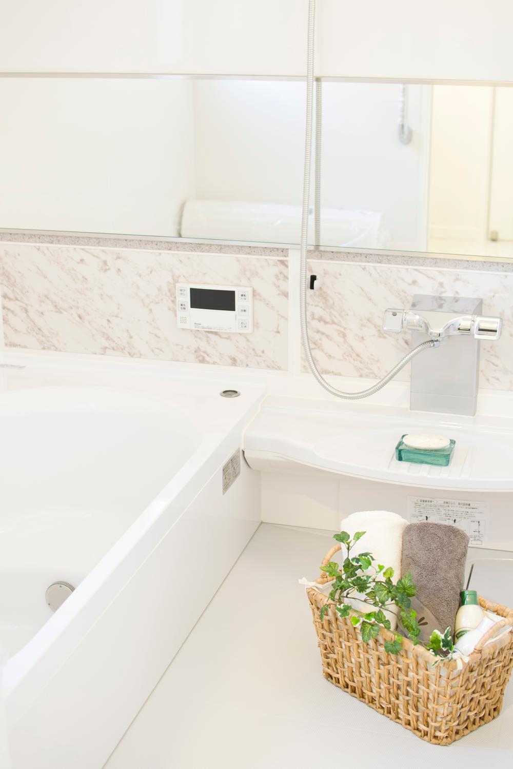 Bathroom has adopted a sitz bath type.