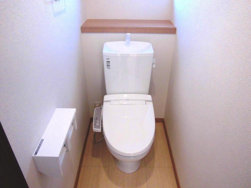 Toilet. Washlet toilet (1F)