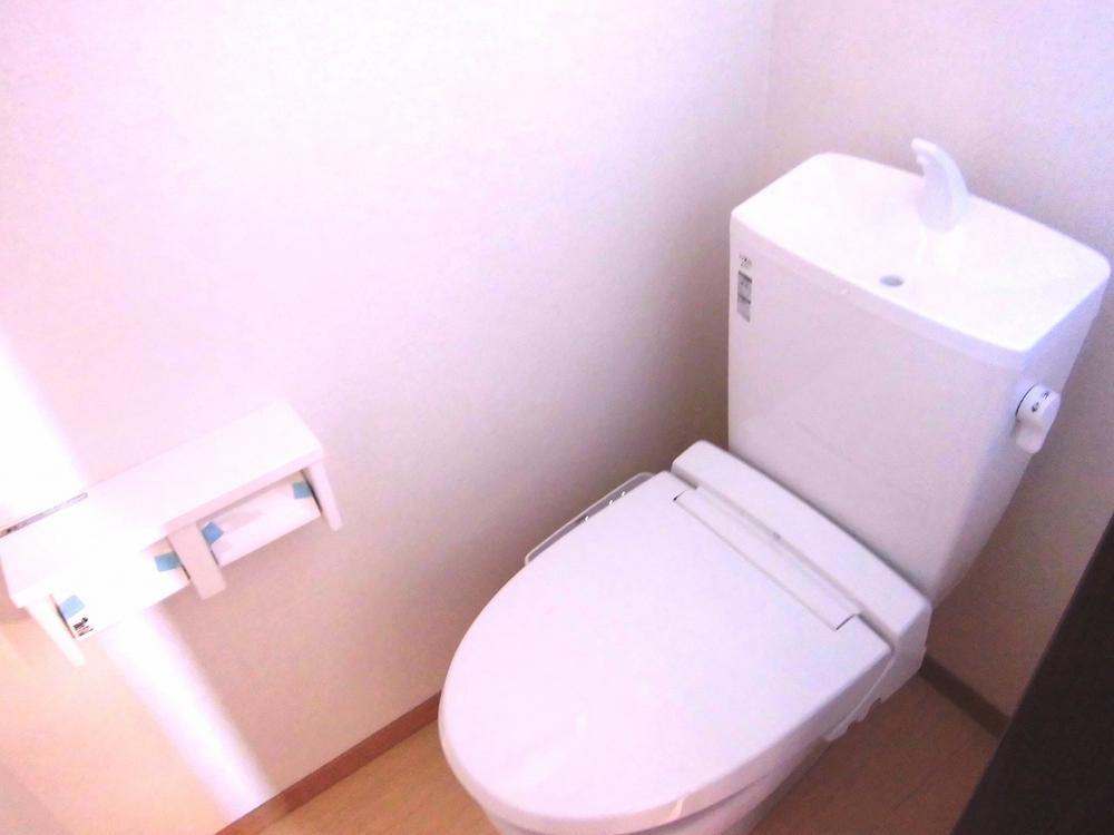 Toilet. Washlet toilet (2F)