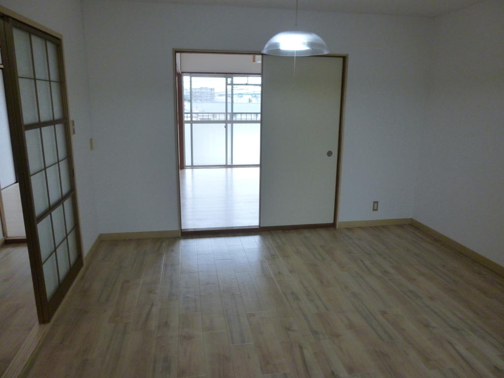 Living and room. The living room there is a breadth of 9 tatami. 