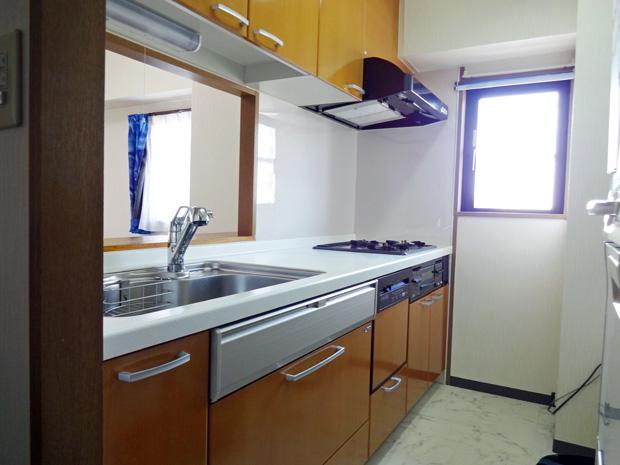 Kitchen. Local (11 May 2013) Shooting