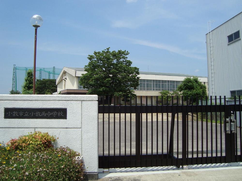 Junior high school. 769m to Komaki west junior high school