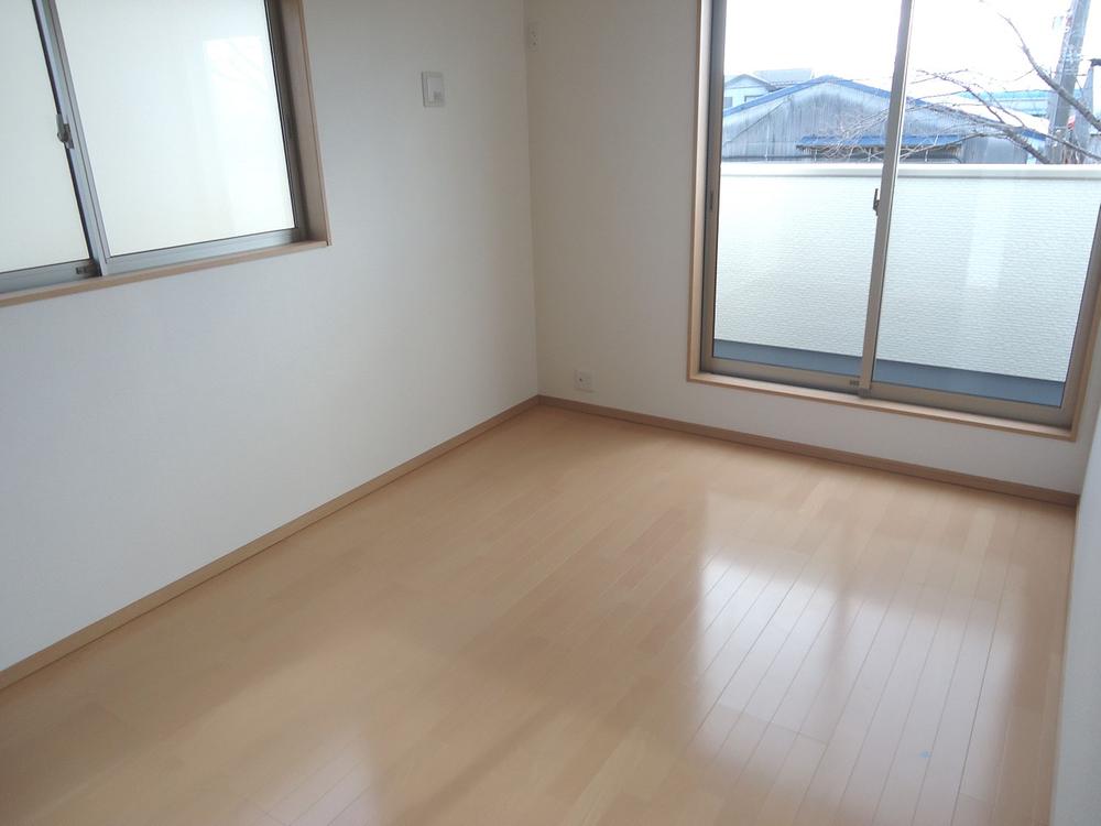 Non-living room. The main bedrooms 7 Pledge!