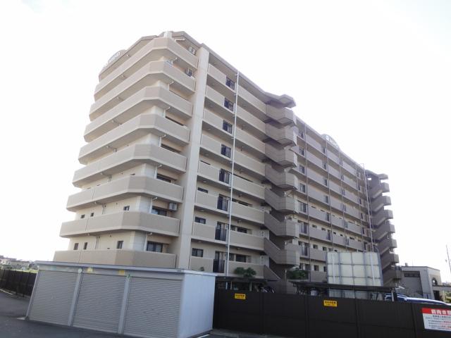 Local appearance photo. I photographed an apartment appearance from the northeast side.