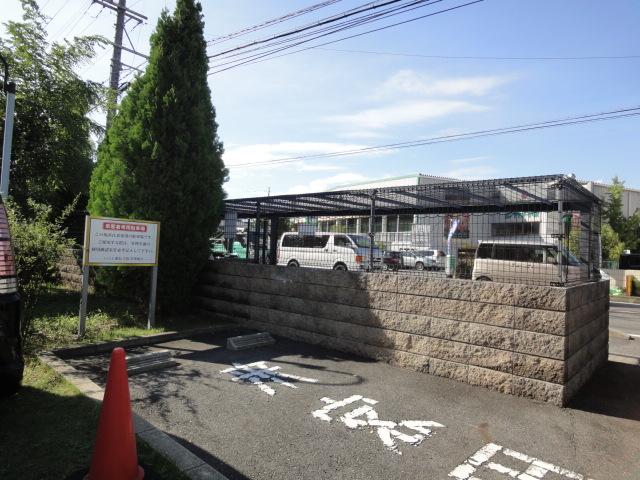 Other common areas. We photographed the visitor's parking lot of the apartment site.