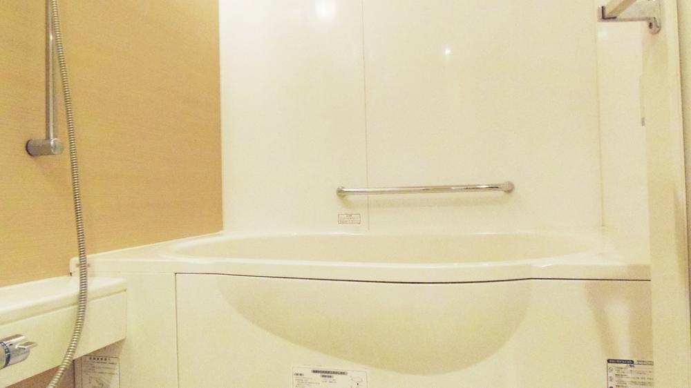Bathroom. Bathroom to be a healing space, 1418 stress-free by size. Tub maintenance ・ Adopt a high usability "egg-shaped"