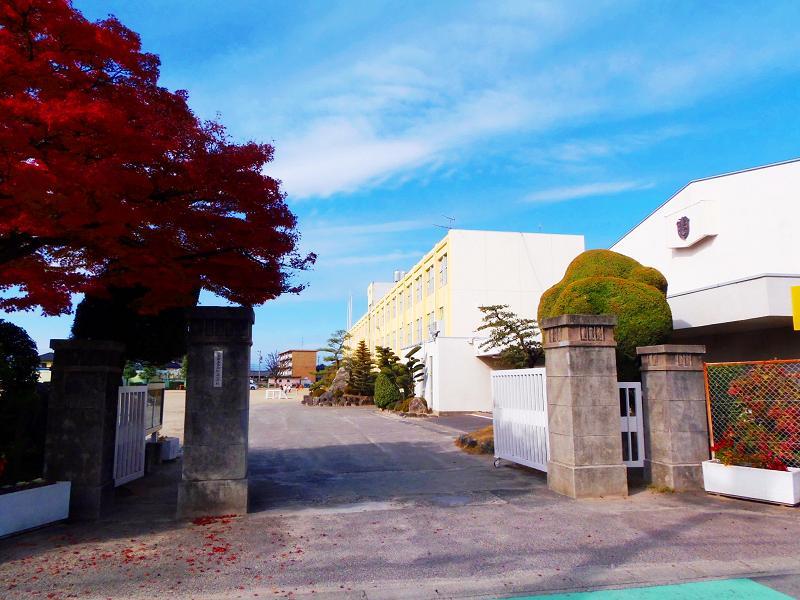 Primary school. Kochino Minami Elementary School 826m (walk about 11 minutes)