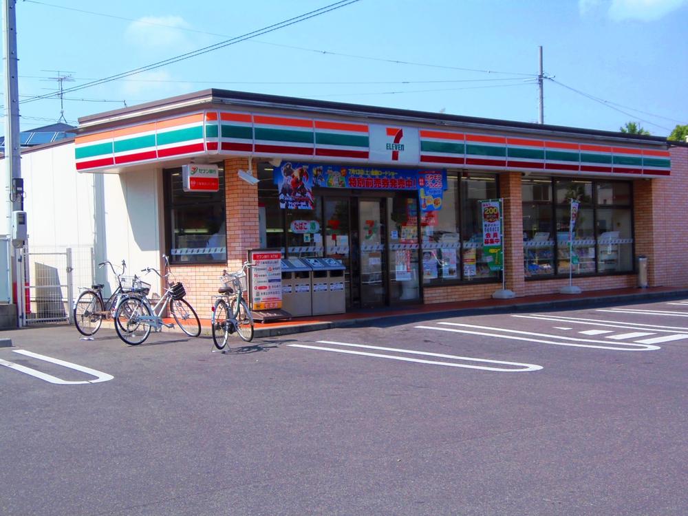 Convenience store. Seven-Eleven Gangnam Station Kitamise 155m (2 minute walk)