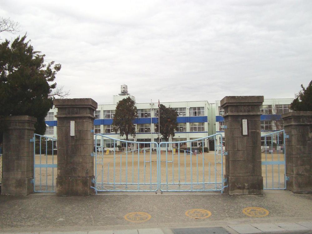 Primary school. 500m to Kochino North Elementary School