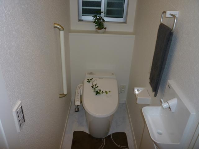 Toilet. Tankless toilet is easy to clean and come! ! 